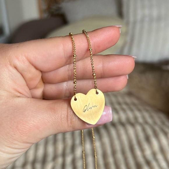 Gold Customized name plate heart necklace OLIVER - Picture 4 of 7